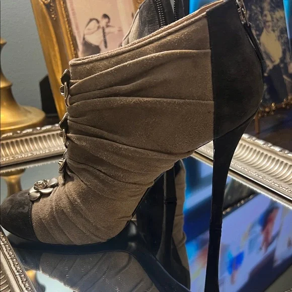 CHANEL Gray and Black Heeled Boots with Silver Floral Details - Picture 4 of 6